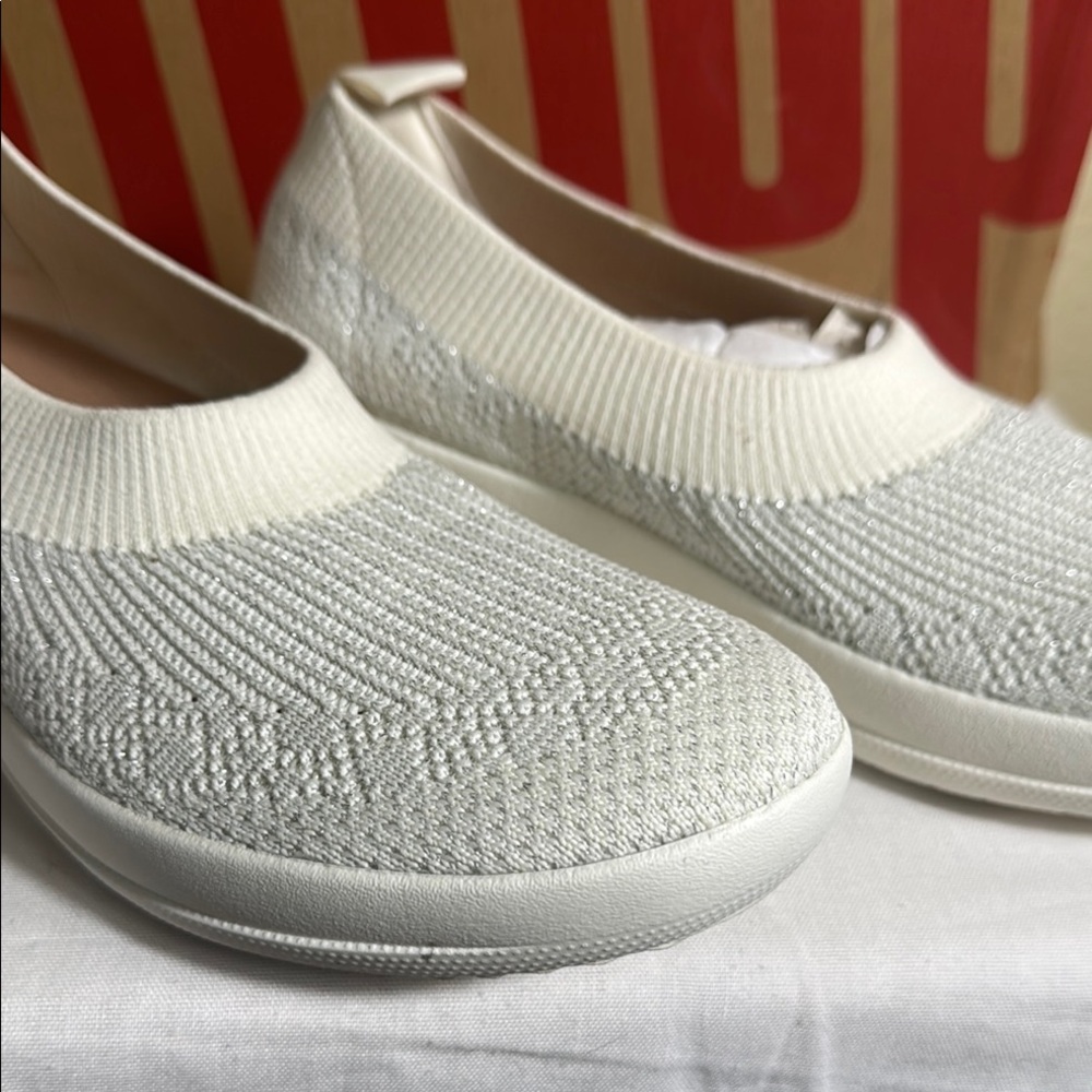 FitFlop White Sneakers Lightweight Knit slip ons - Picture 2 of 3